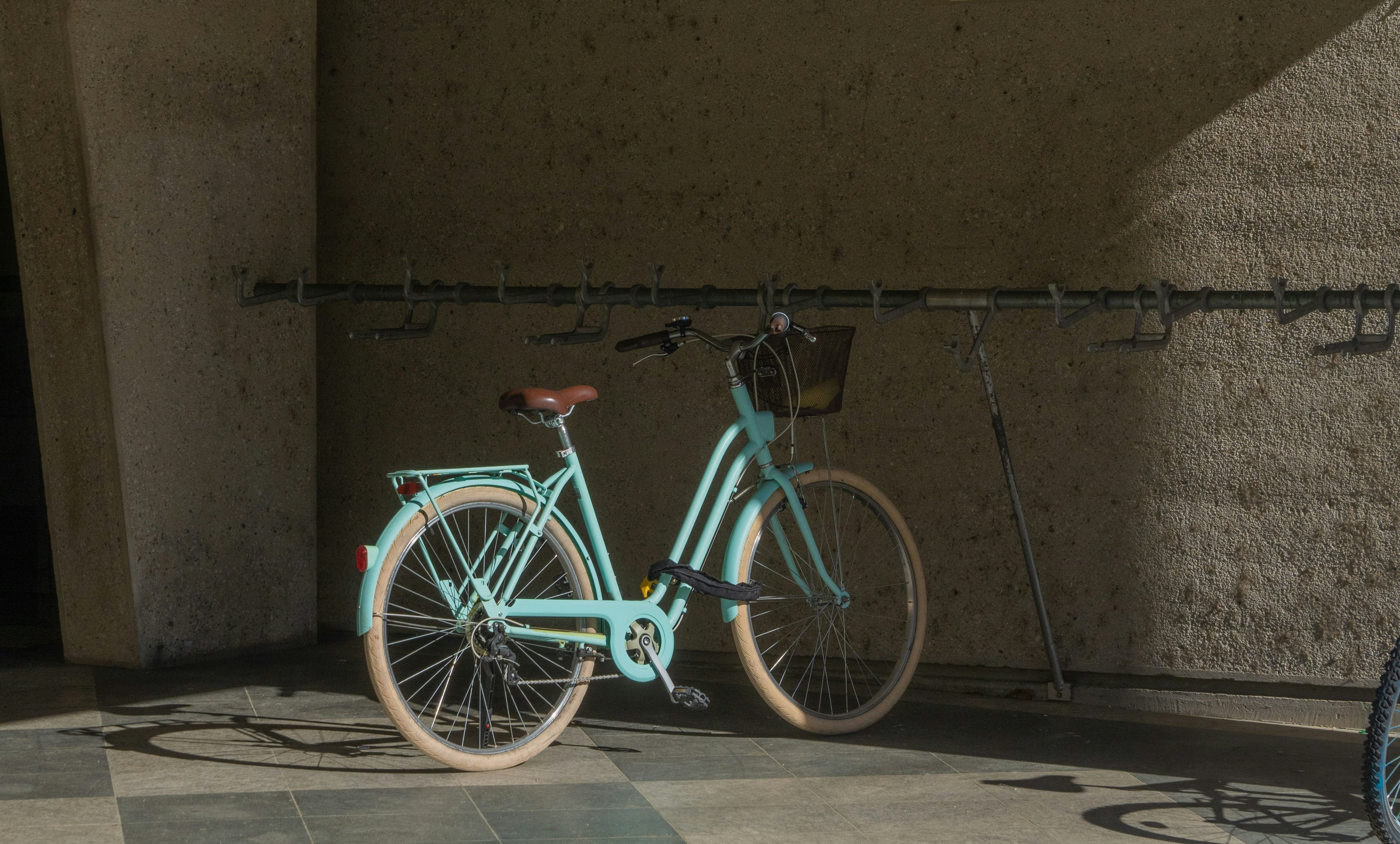 AirBolt bike GPS tracker